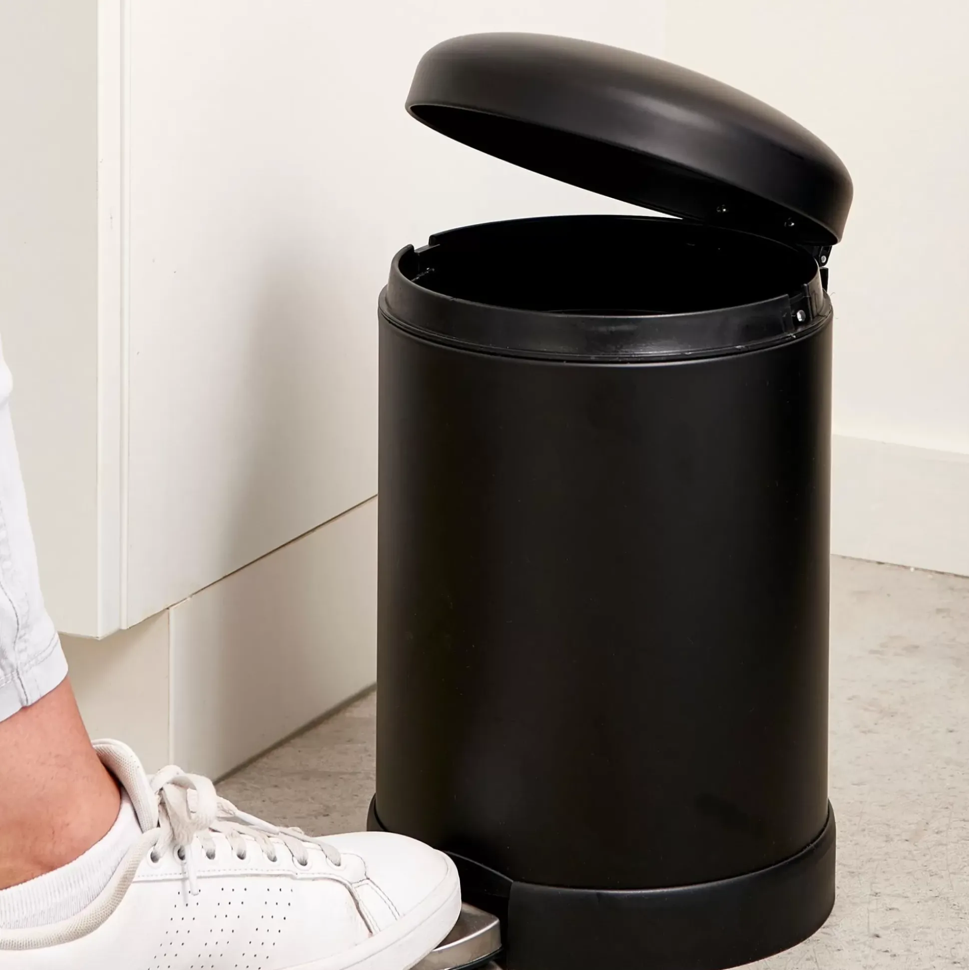 Papeleras<CASA Industria Cubo Con Pedal 5L Negro